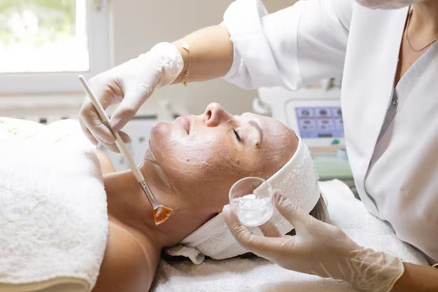 cosmetology-procedure-beauty-studio_1204629-842.avif